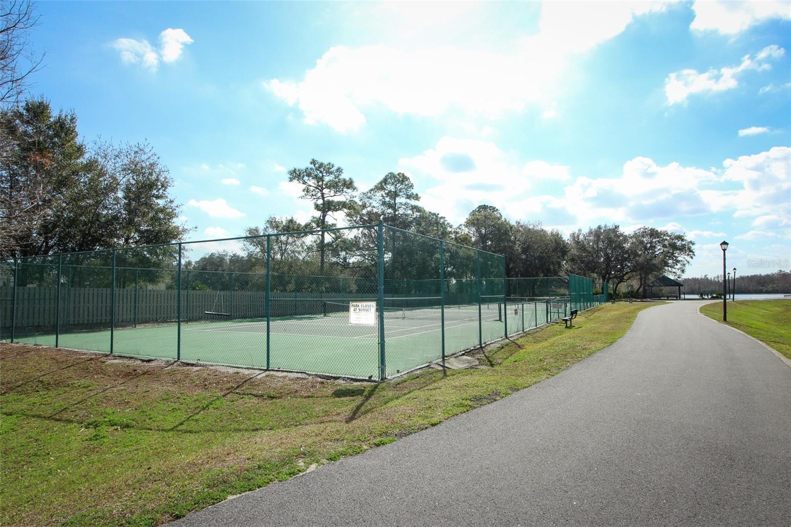 ESTATES AT ALOMA WOODS PH 1 - Residential