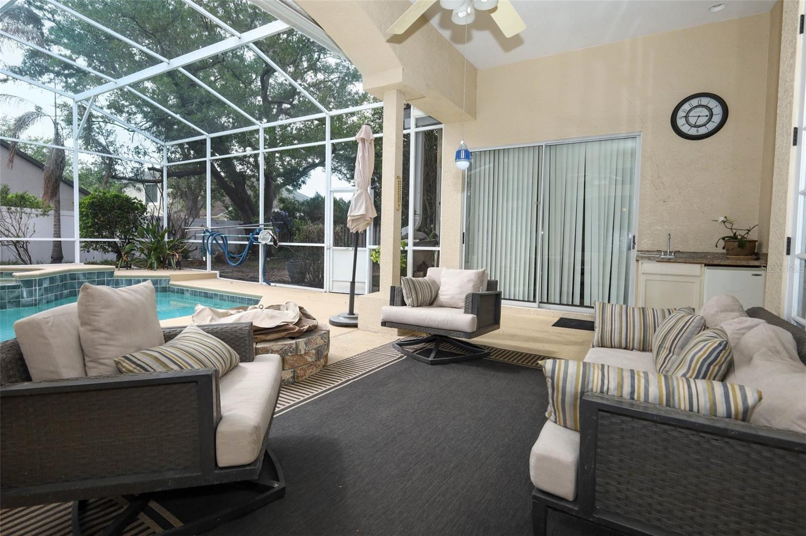 ESTATES AT ALOMA WOODS PH 1 - Residential