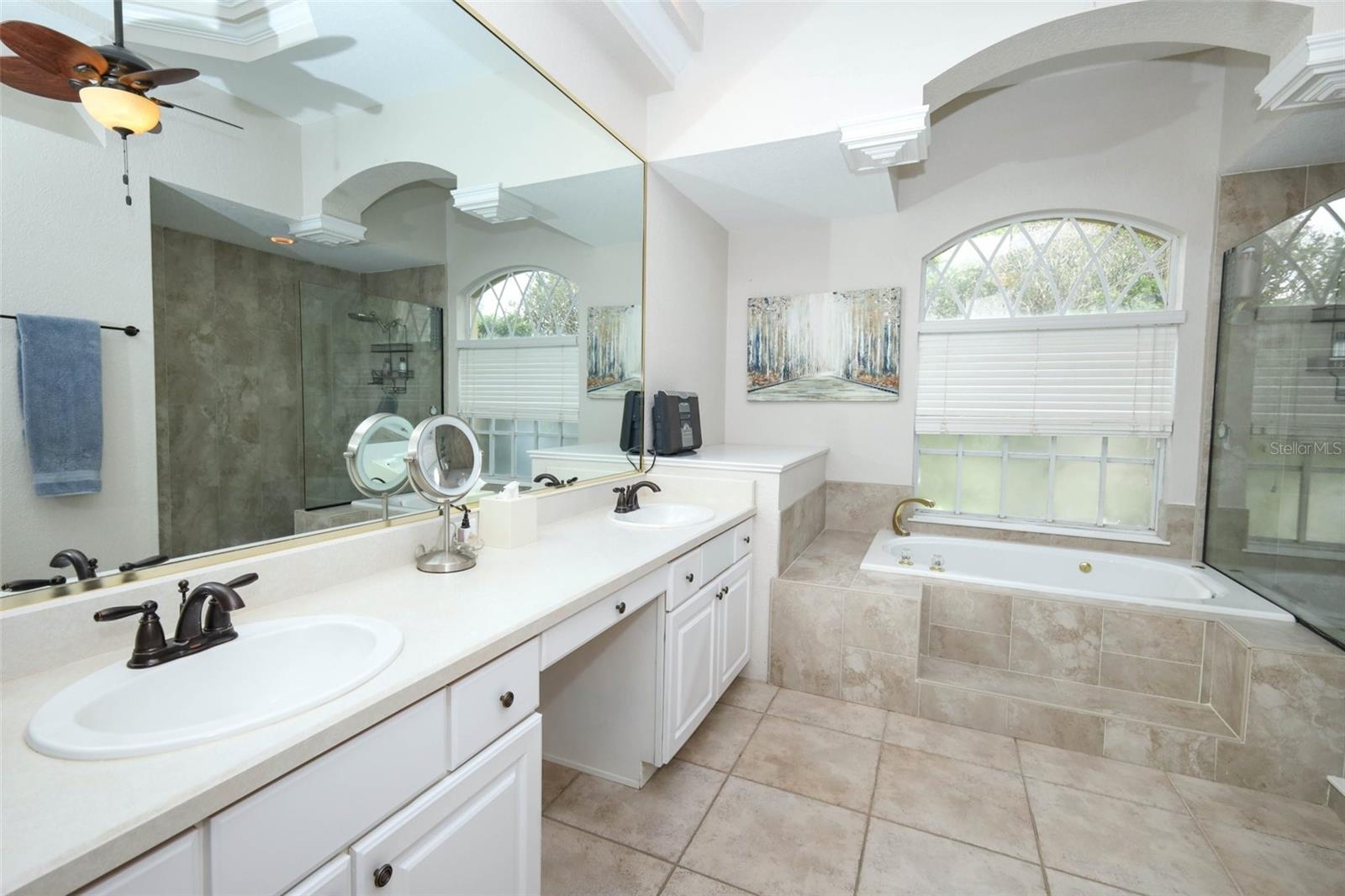 ESTATES AT ALOMA WOODS PH 1 - Residential