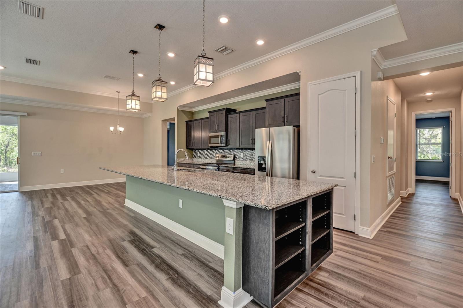 9 SANDERS COURT E