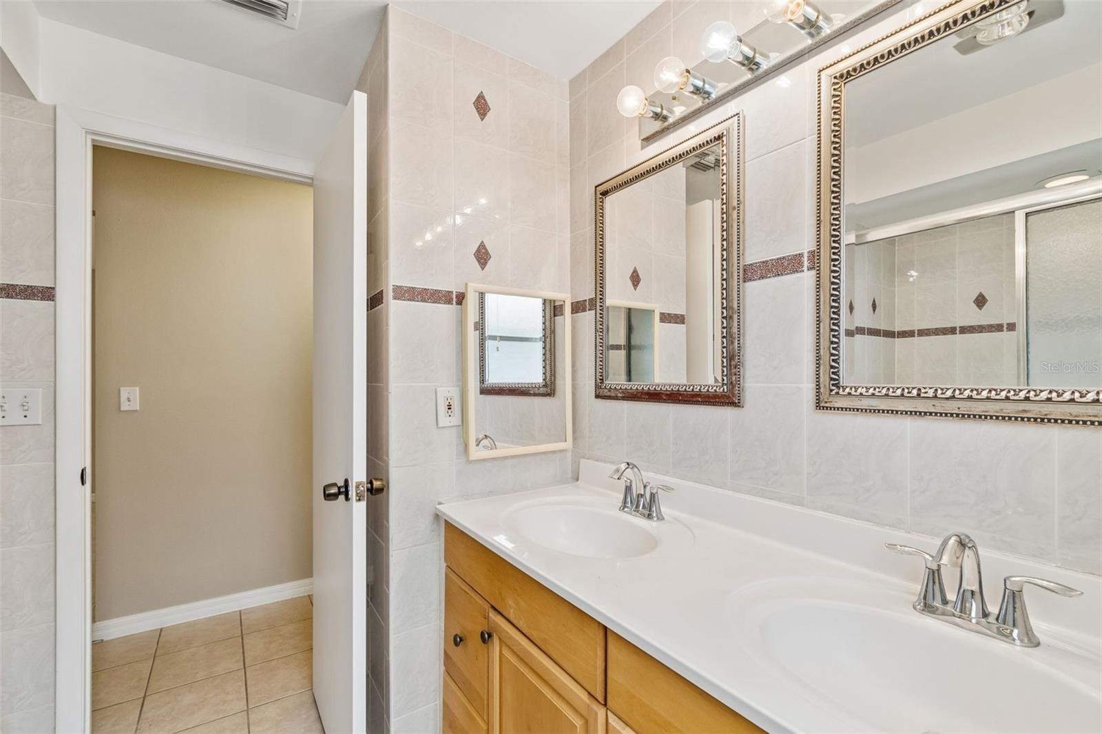 HIDDEN LAKE - Residential