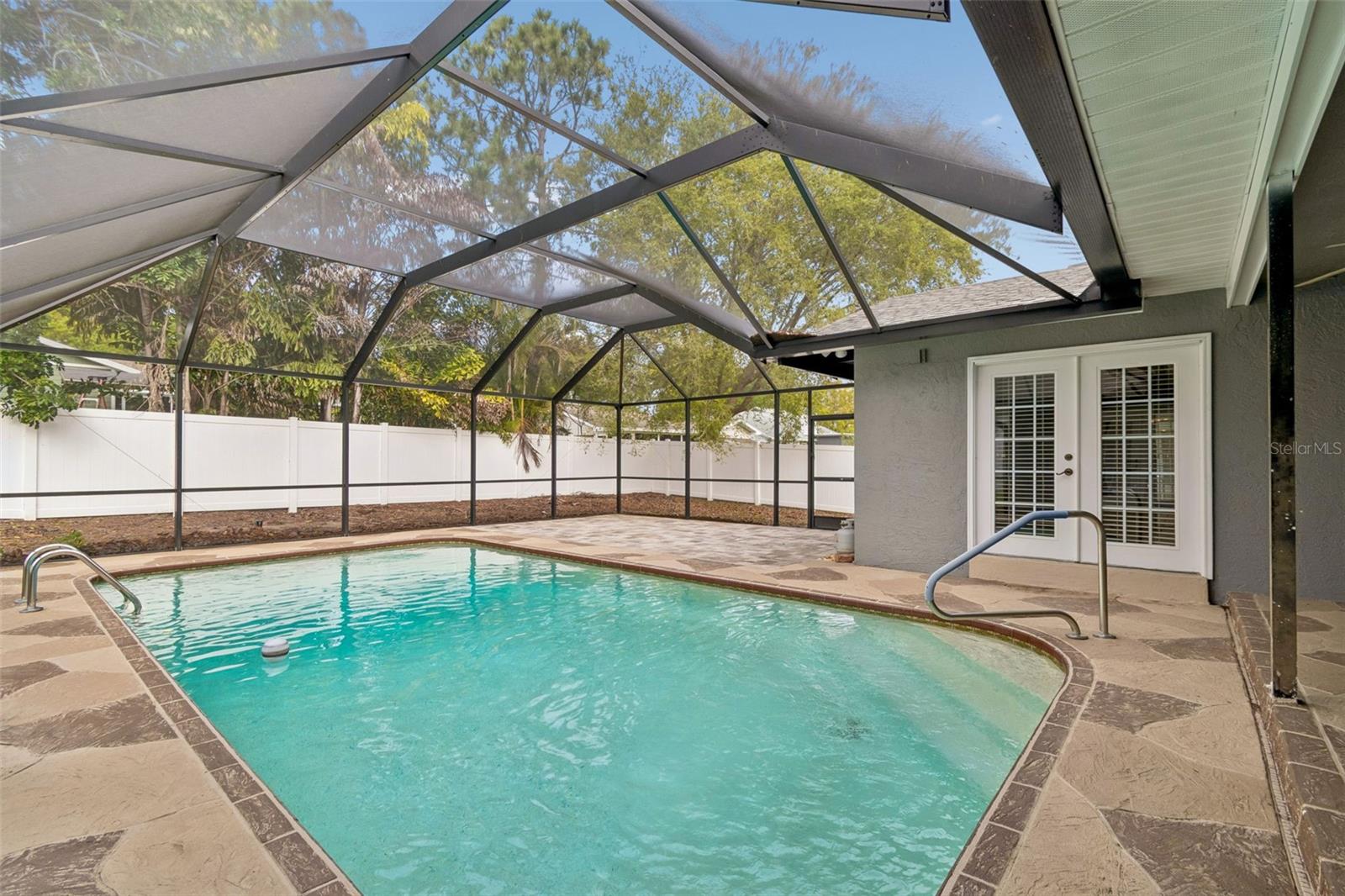 HIDDEN LAKE - Residential