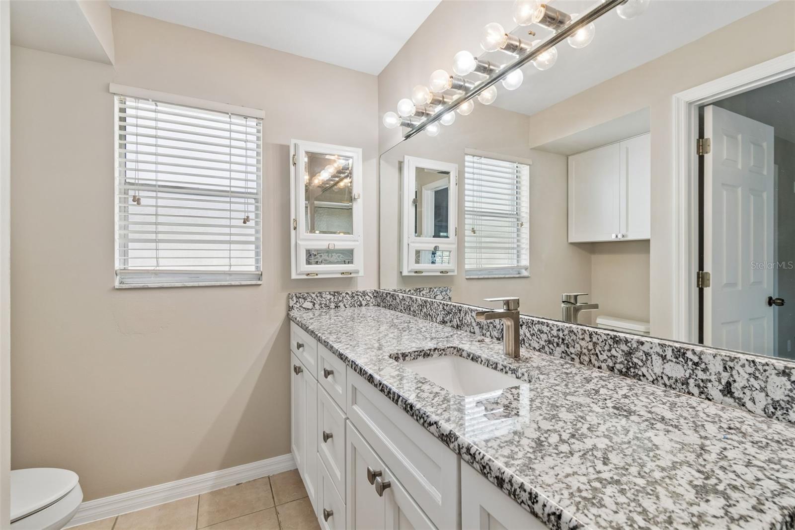 HIDDEN LAKE - Residential