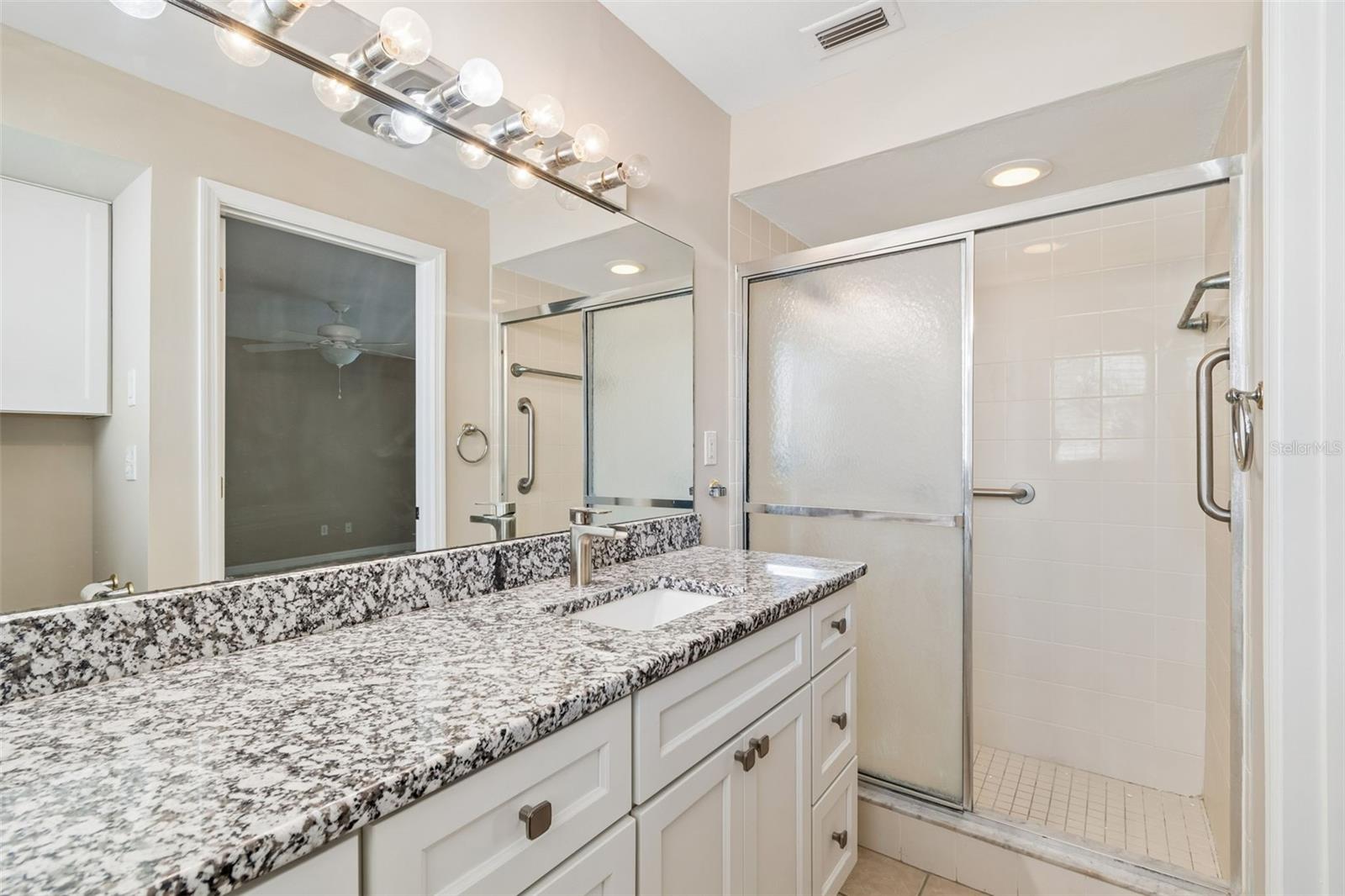 HIDDEN LAKE - Residential