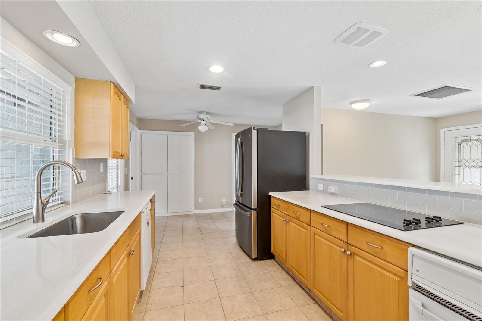 HIDDEN LAKE - Residential