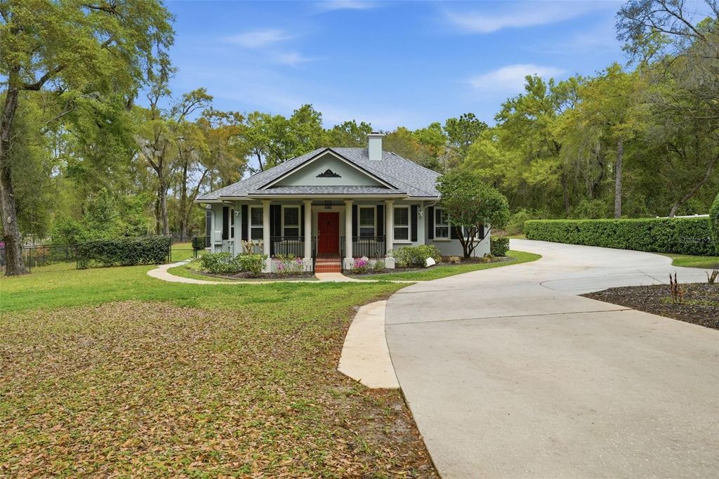 Photo of 1163 Oakpoint Circle, Apopka, FL 32712 (MLS # G5109954)