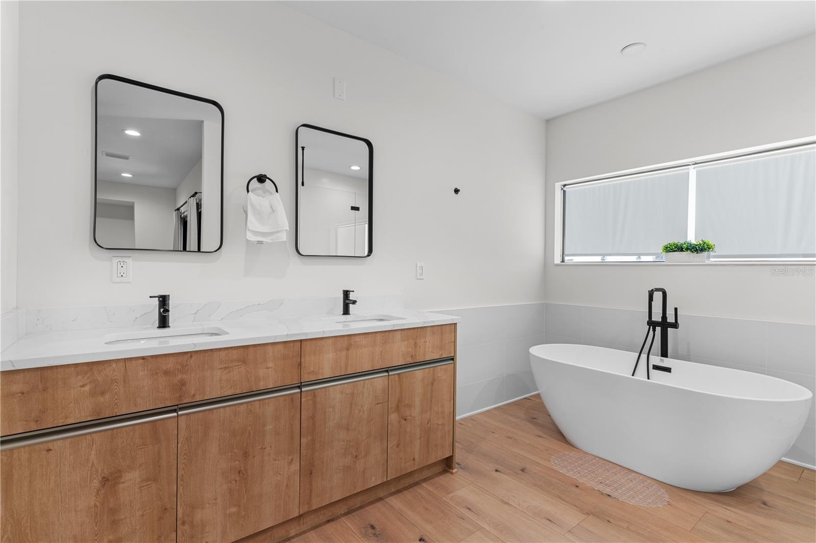 2200 BAY BLVD IRB CONDO - Residential