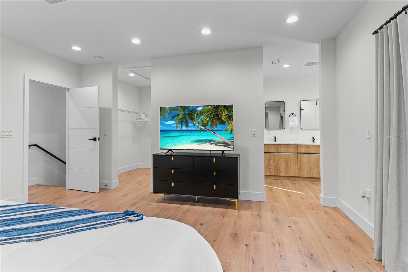 2200 BAY BLVD IRB CONDO - Residential