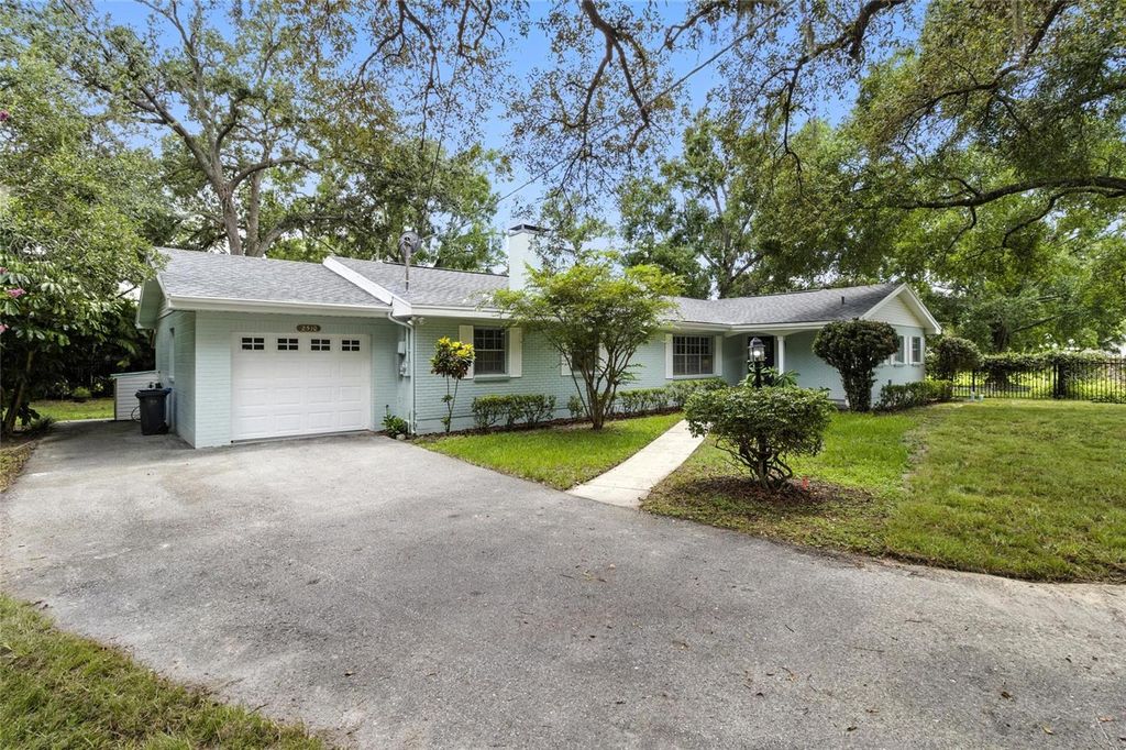 Photo of 2510 Lake Ellen Drive, Tampa, FL 33618 (MLS # TB8400954)