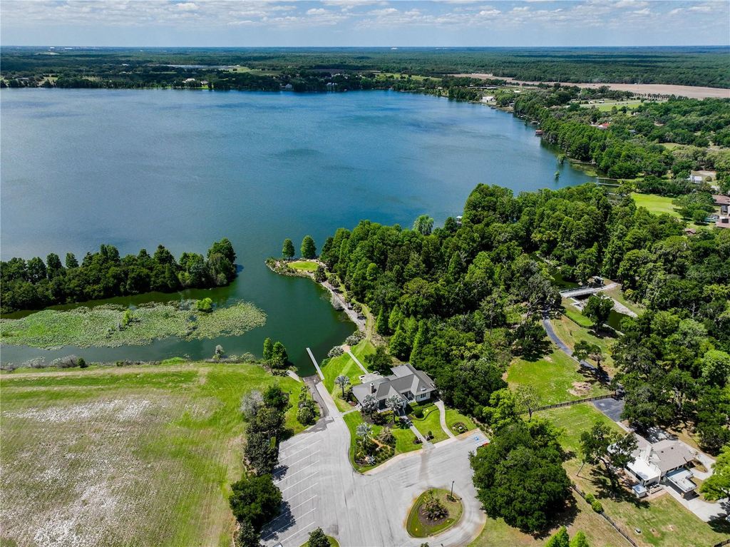 Photo of 10702 Osprey Landing Way, Thonotosassa, FL 33592 (MLS # TB8510336)