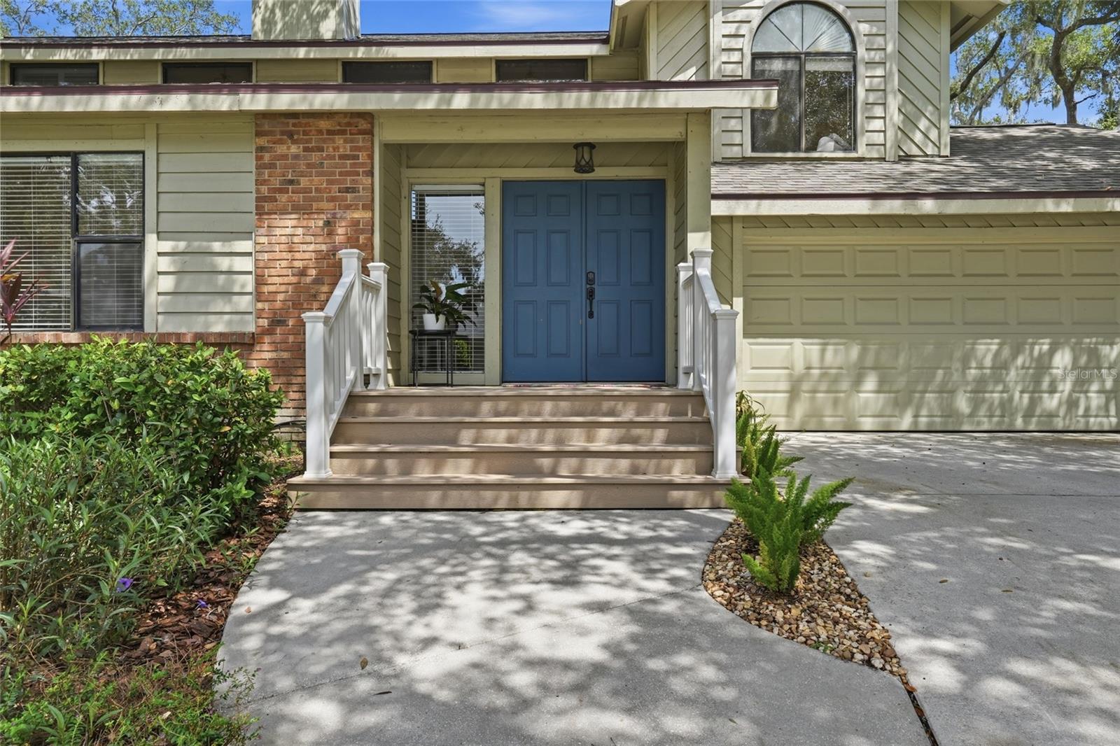 735 FORESTVIEW DRIVE