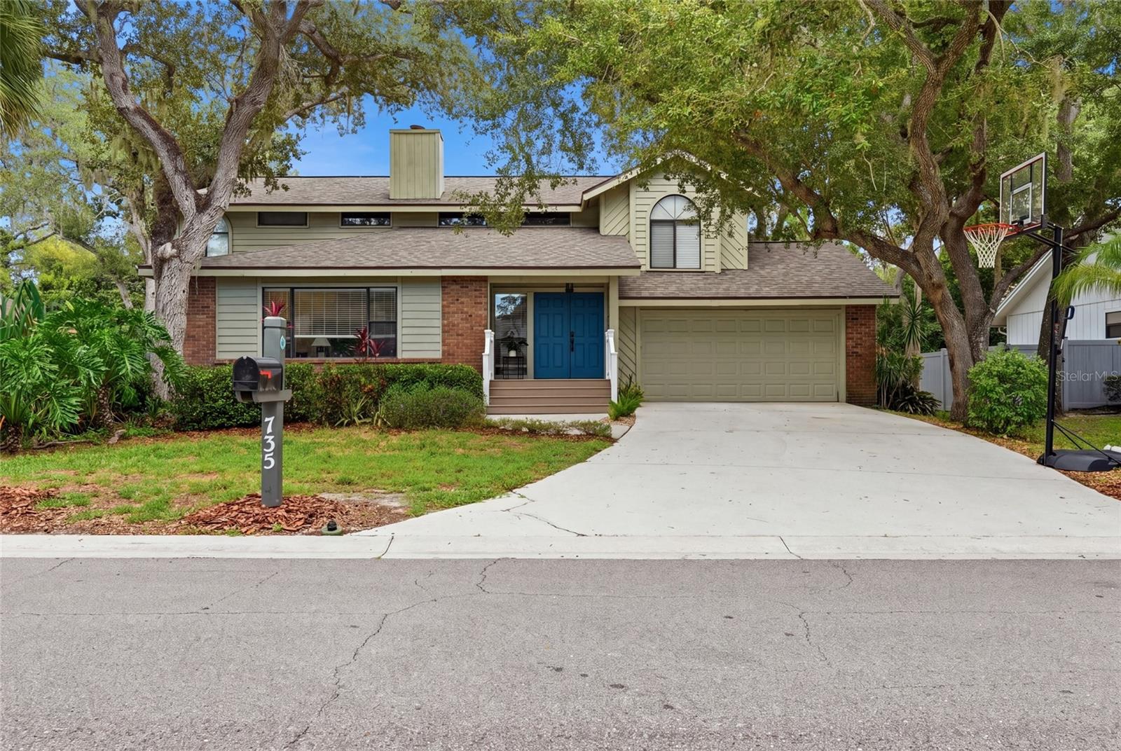 735 FORESTVIEW DRIVE