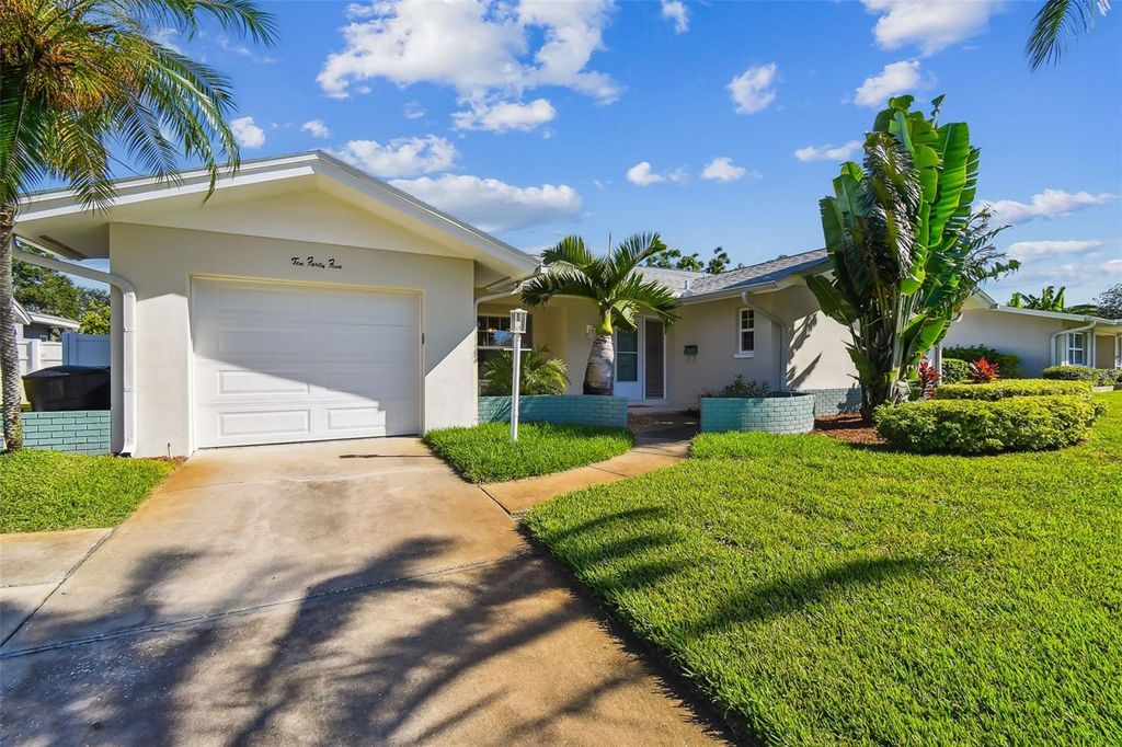 Photo of 1045 44th Avenue NE, St Petersburg, FL 33703 (MLS # TB8421026)