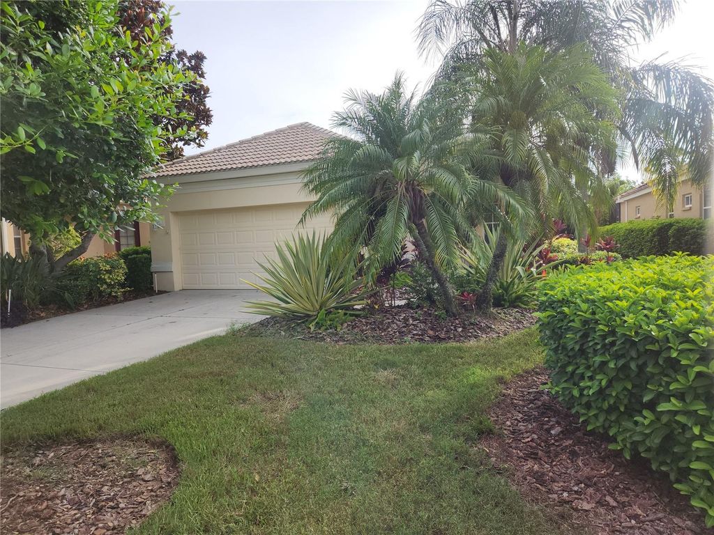 Photo of 6642 Tailfeather Way, Bradenton, FL 34203 (MLS # A4658839)