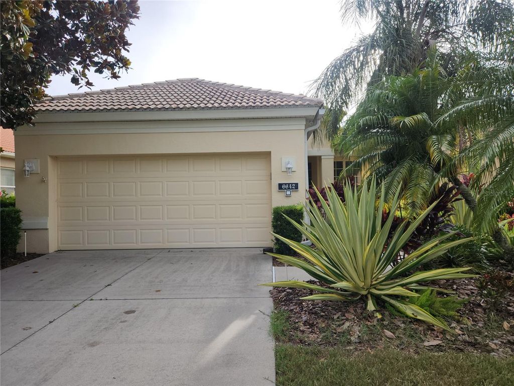 Photo of 6642 Tailfeather Way, Bradenton, FL 34203 (MLS # A4658839)