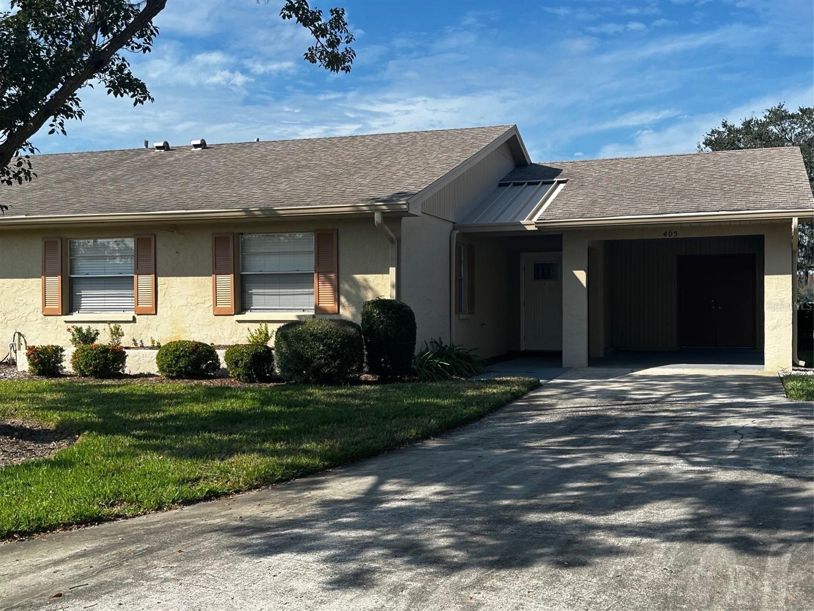 Welcome to Kings Point, the most desirable community for the 55+ lifestyle!! Enjoy carefree Resort Style living in this beautiful 2 bedroom, 2 bathroom rental. This home features a large open concept living room - dining room combo that makes this home feel extra large which is great for entertaining. Sit out back in the screened in porch and enjoy the view while sipping your morning coffee or evening wine. You will also have access to all that Kings Point has to offer, amenities, pools, spas, tennis courts and clubs. It's time to relax and enjoy life!!! CURRENTLY LEASEED UNTIL 2/28/26. TENANT WILLING TO RENEW LEASE AGREEMENT