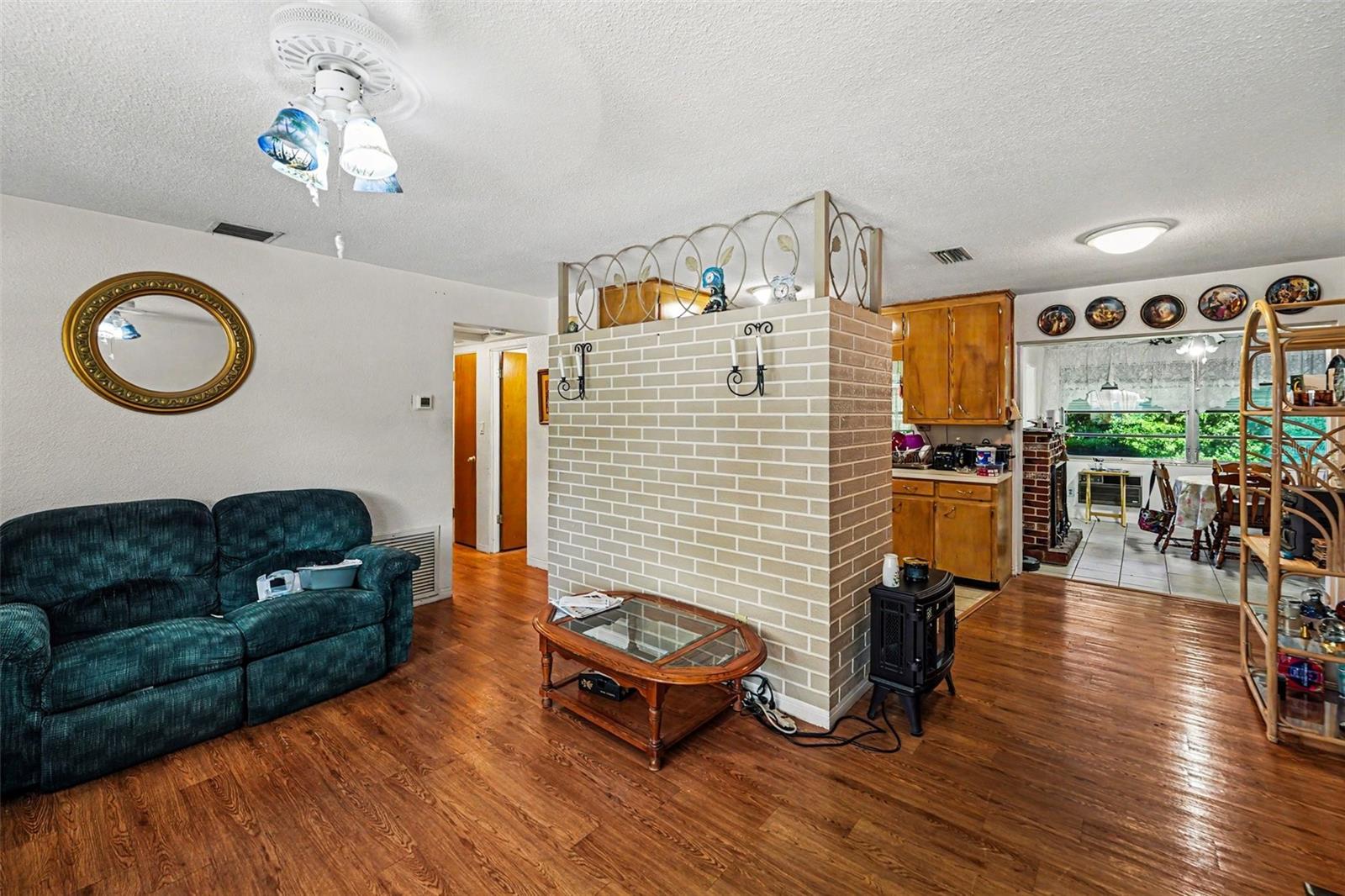 K & H CLEARVIEW 1ST ADD - Residential
