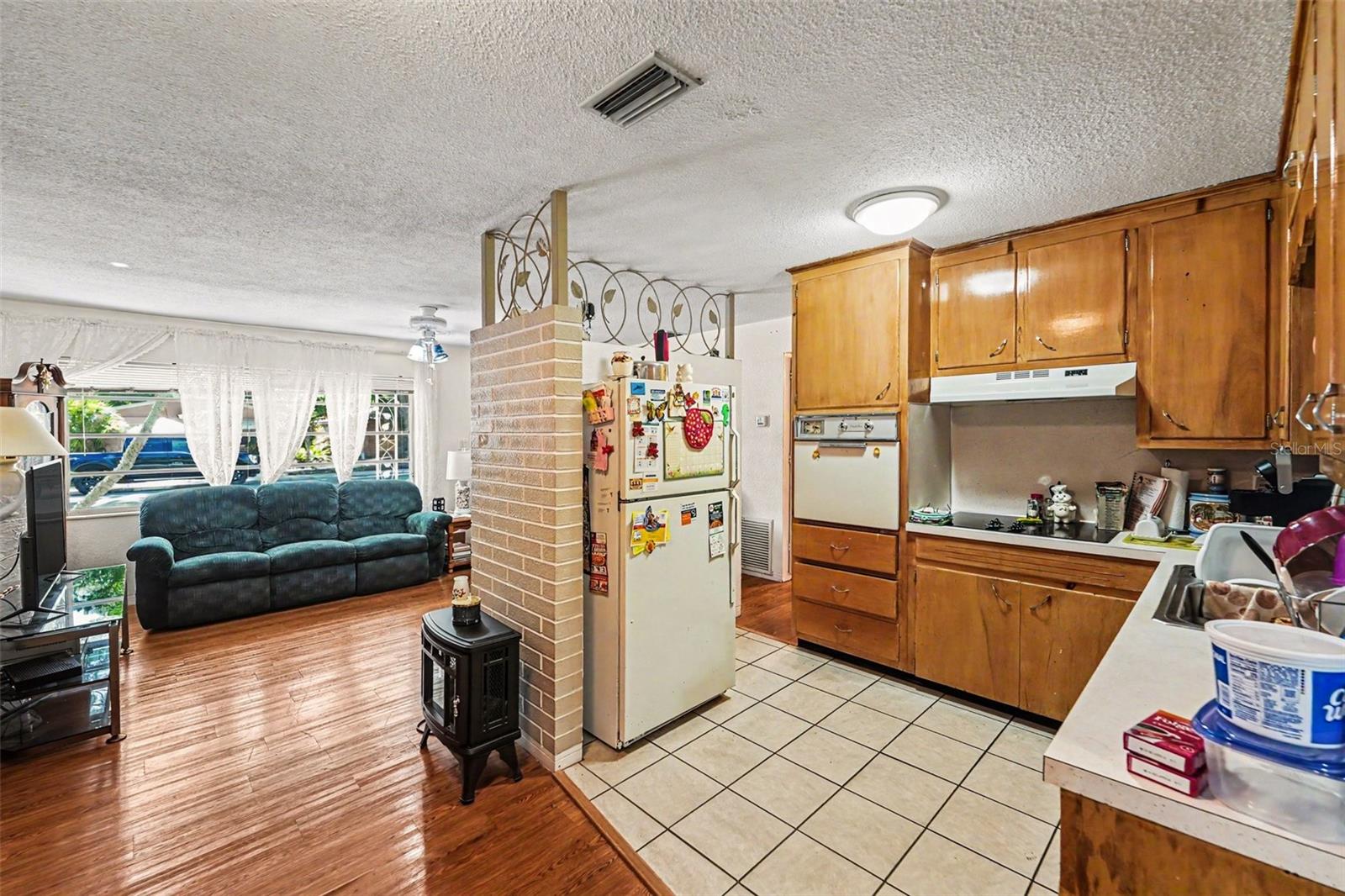 K & H CLEARVIEW 1ST ADD - Residential
