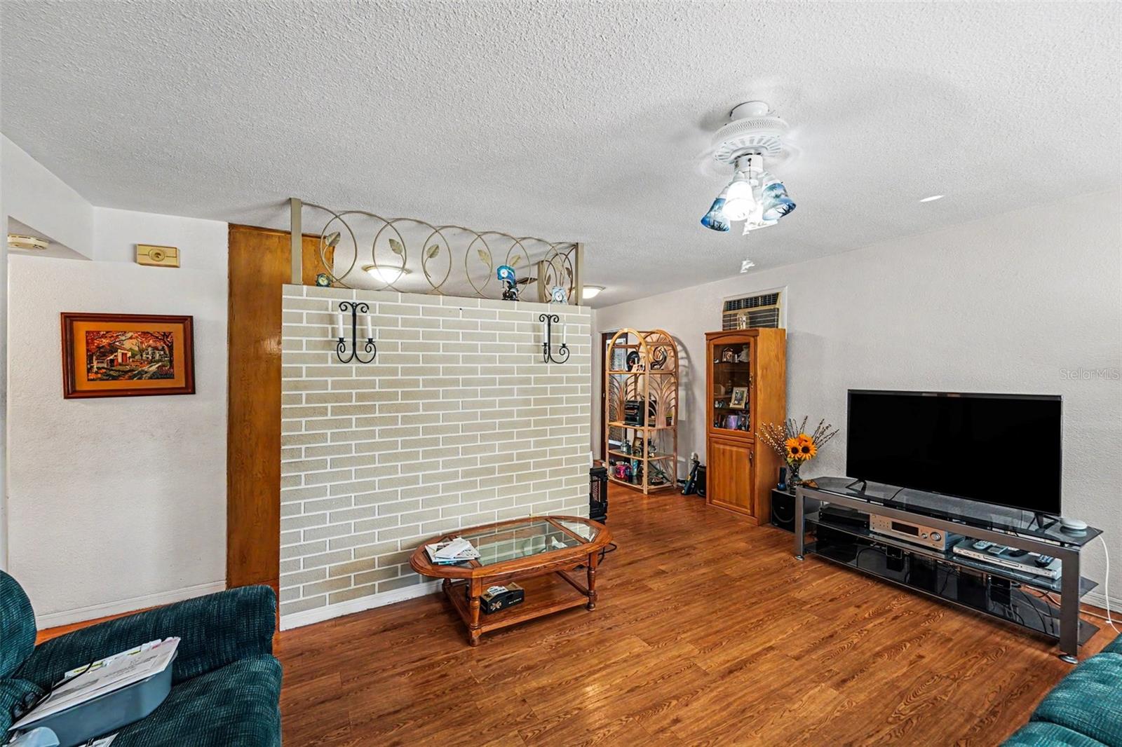 K & H CLEARVIEW 1ST ADD - Residential