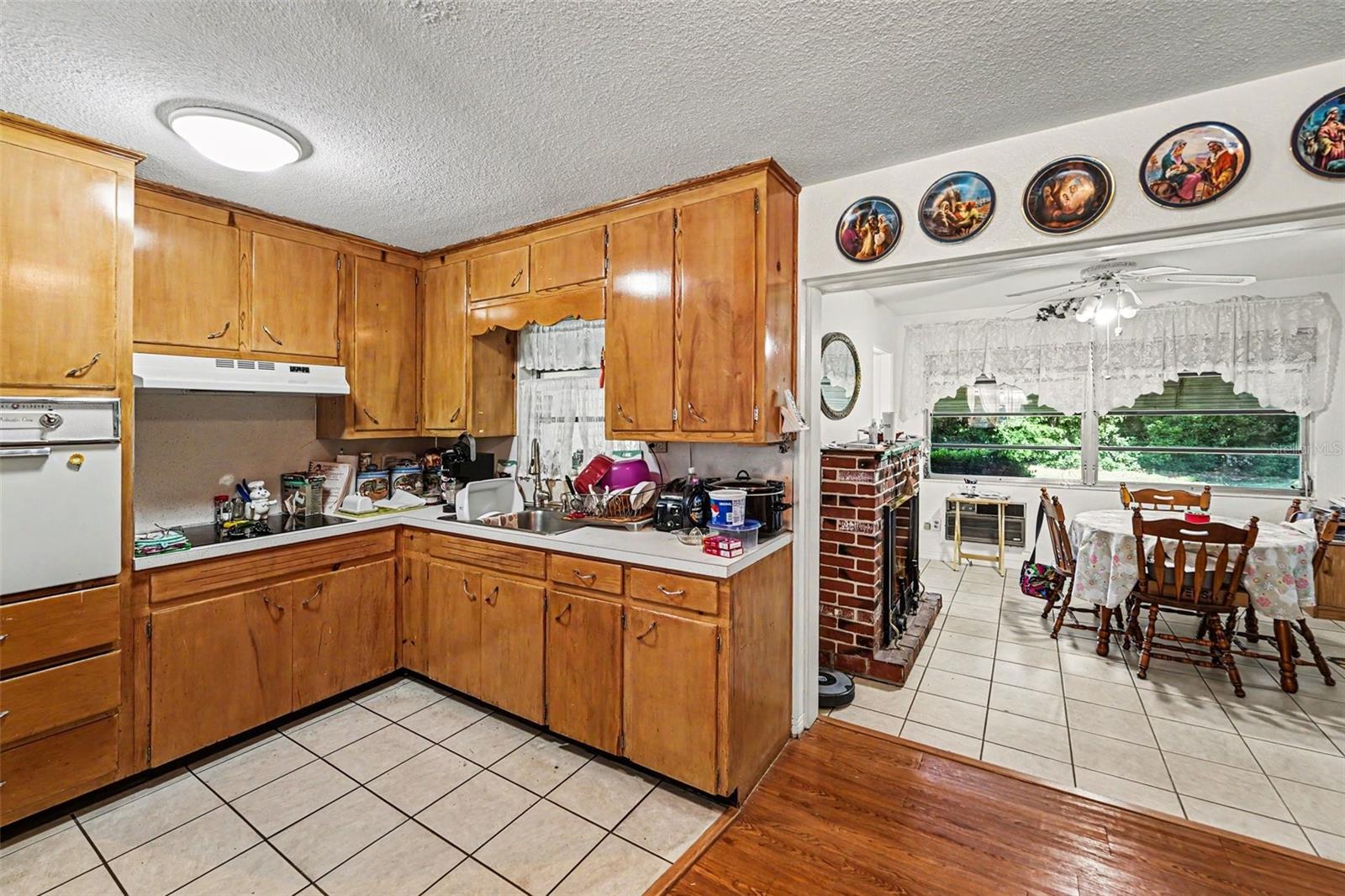 K & H CLEARVIEW 1ST ADD - Residential