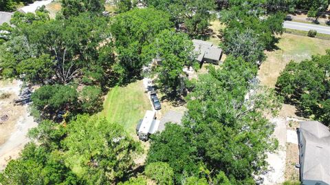 A home in LAKELAND