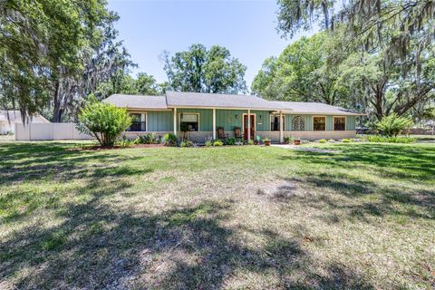 A home in LAKELAND