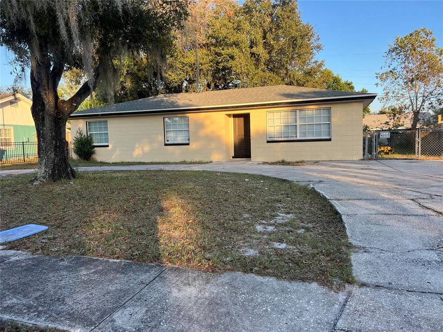 Beautiful newly remodel 3-2 home. A spacious back yard prefect for BBQ or relaxing, a convenient circler drive. Located near lots of shops and stores, 5 minutes from Publix, 26 minutes from eagle ridge mall. Winter heaven and the surrounding area boast many attractions, the Auburndale speedway race track, Lego land and much more.  This property is also located near the Winter Heaven chain of lakes fishing or boating unlimited.