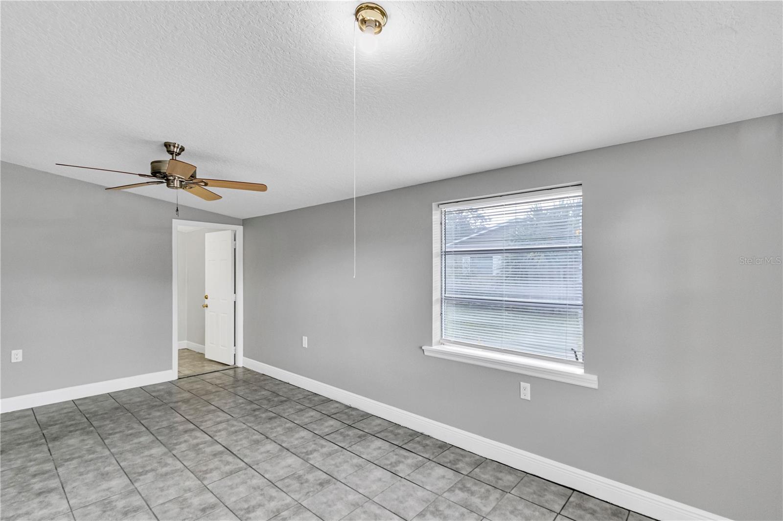 DELTONA LAKES UNIT 06 - Residential Lease