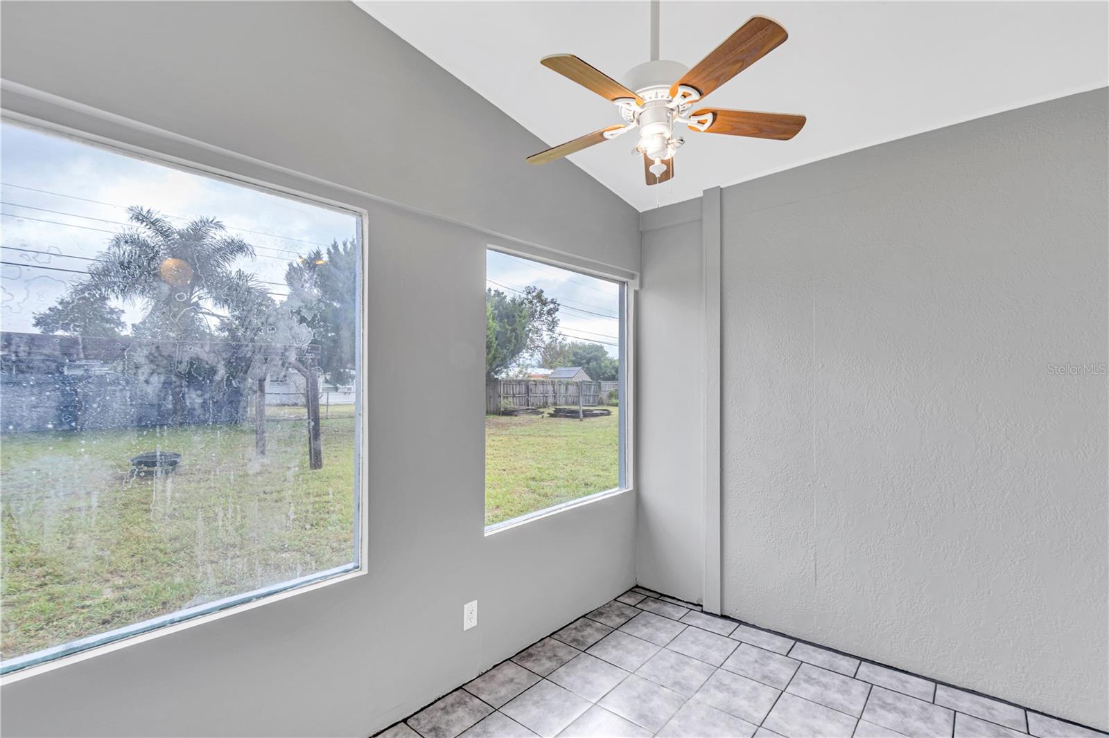 DELTONA LAKES UNIT 06 - Residential Lease