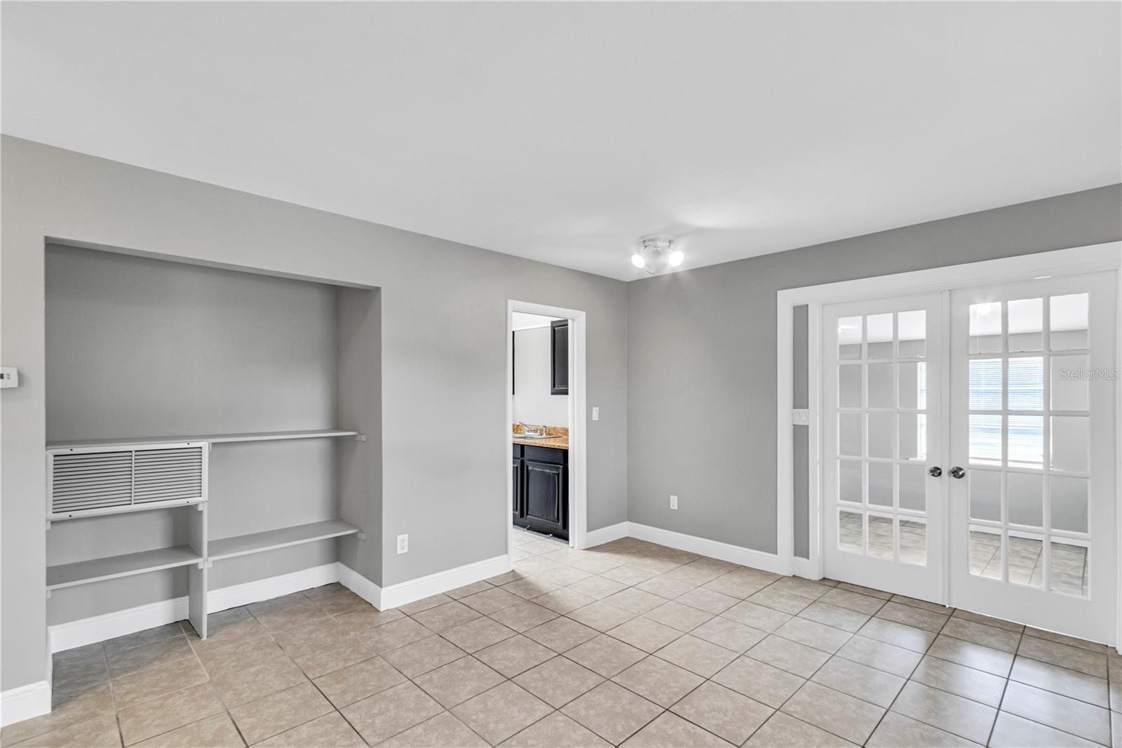 DELTONA LAKES UNIT 06 - Residential Lease