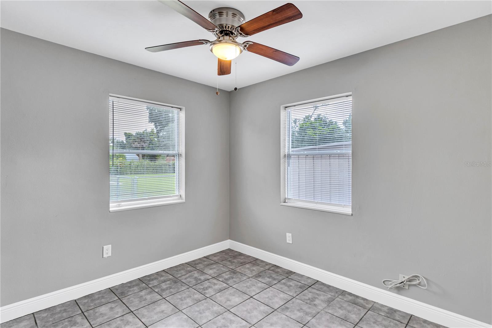 DELTONA LAKES UNIT 06 - Residential Lease