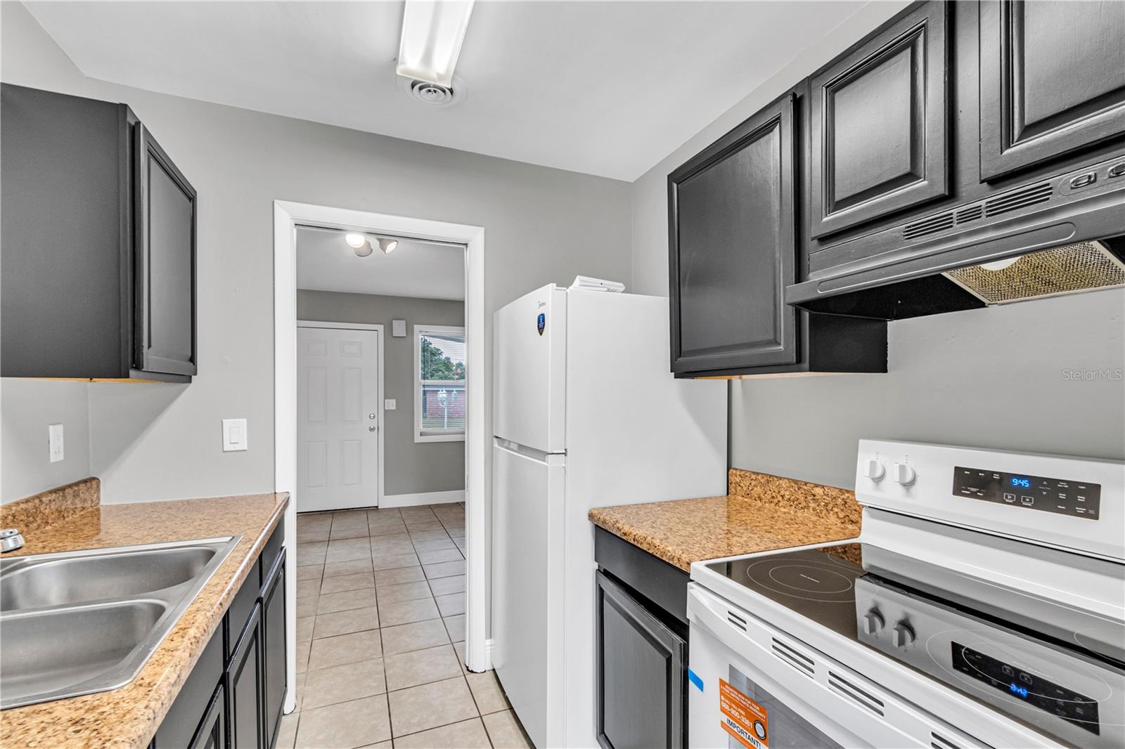 DELTONA LAKES UNIT 06 - Residential Lease