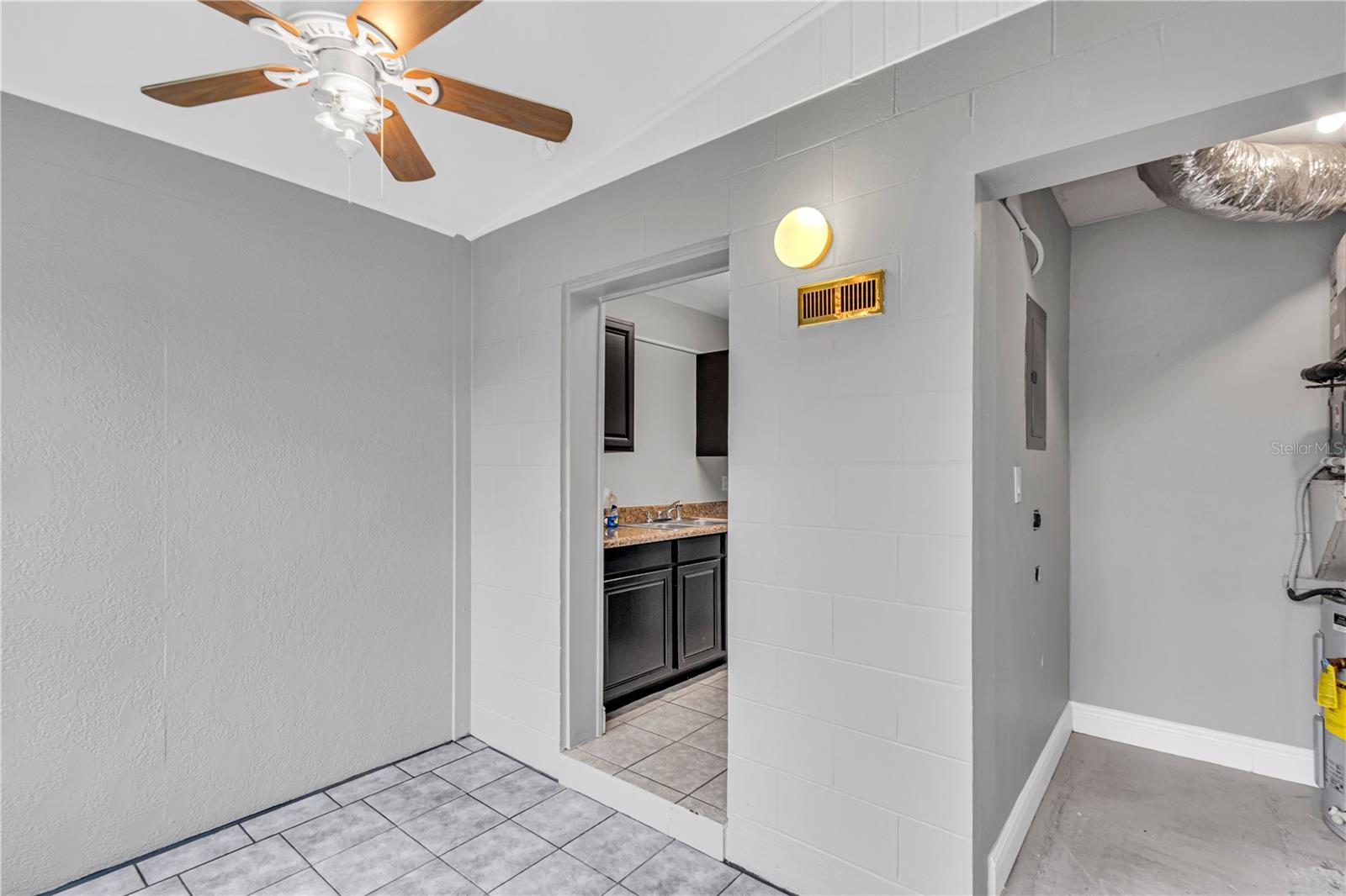 DELTONA LAKES UNIT 06 - Residential Lease