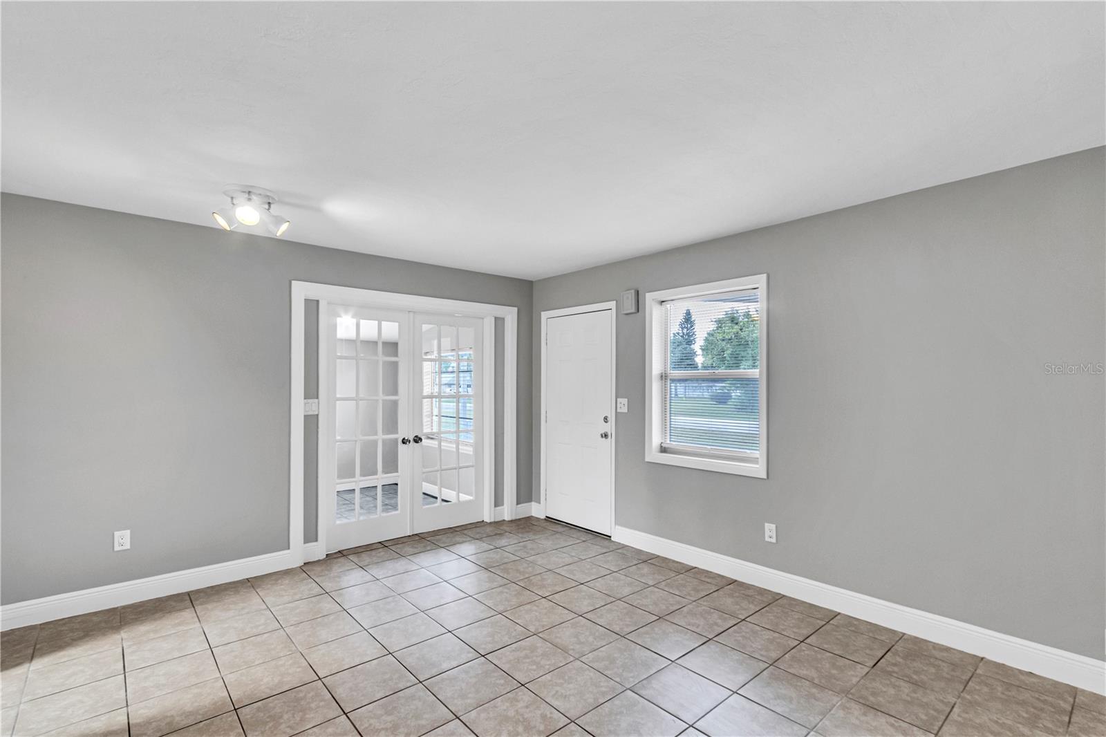 DELTONA LAKES UNIT 06 - Residential Lease