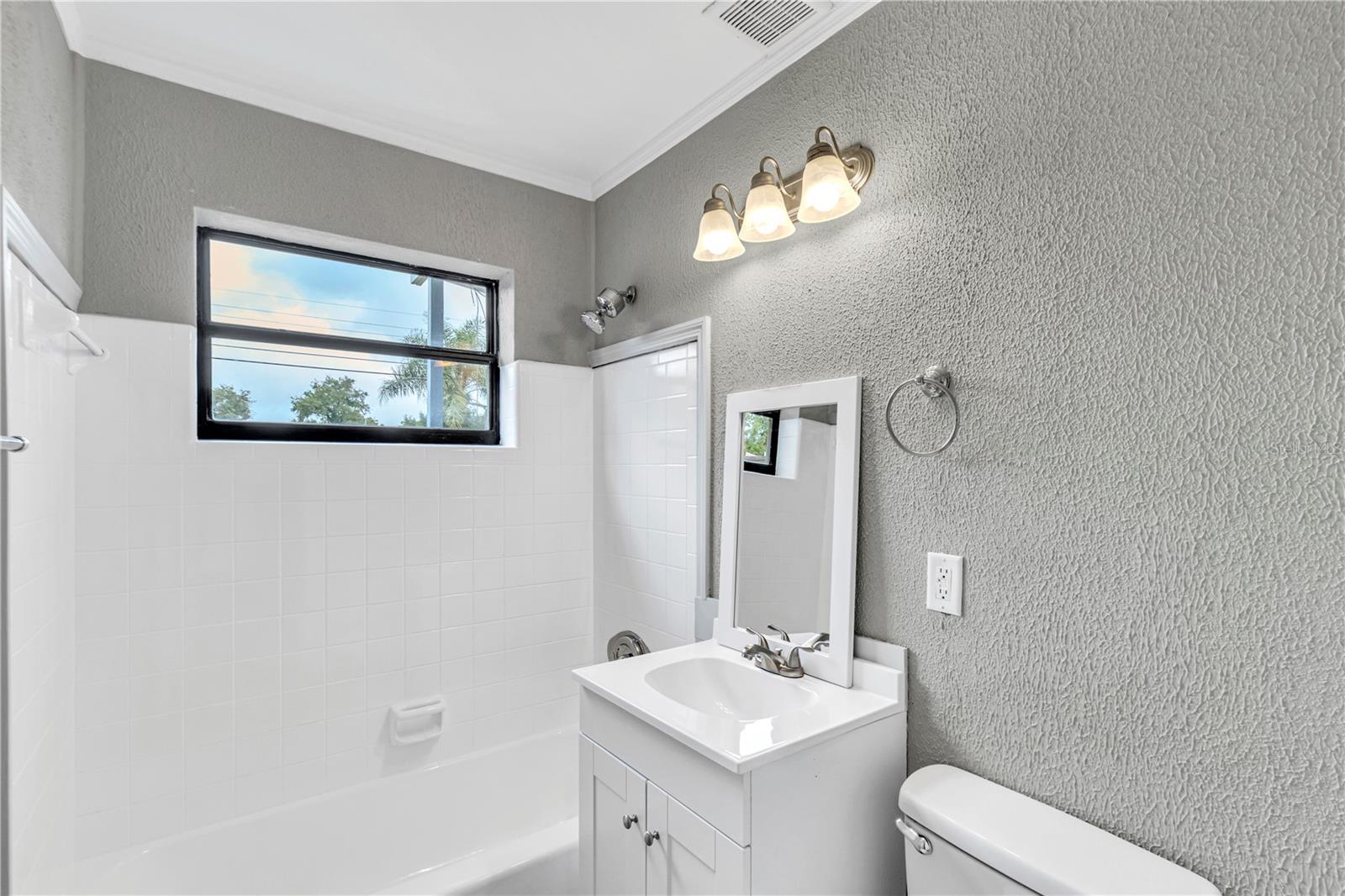 DELTONA LAKES UNIT 06 - Residential Lease