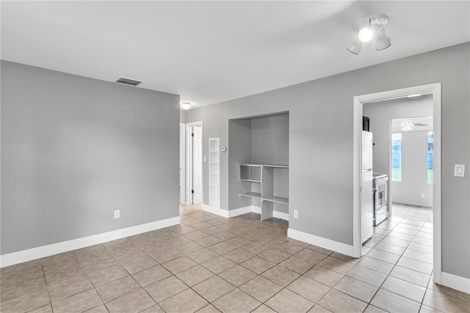 DELTONA LAKES UNIT 06 - Residential Lease