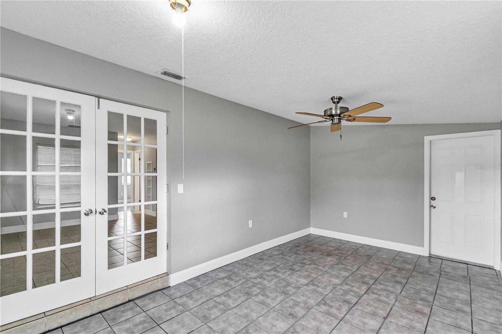 DELTONA LAKES UNIT 06 - Residential Lease