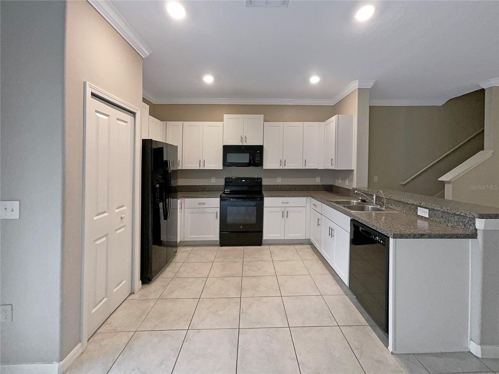 WILLOW SQUARE TWNHMS - Residential