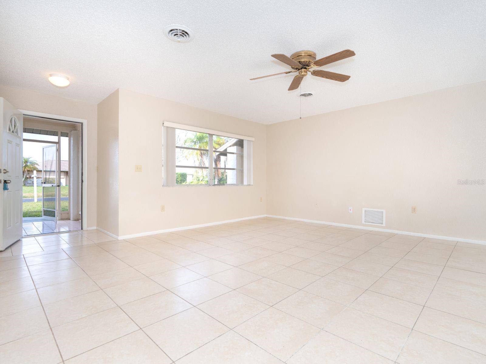 VENICE GARDENS - Residential Lease