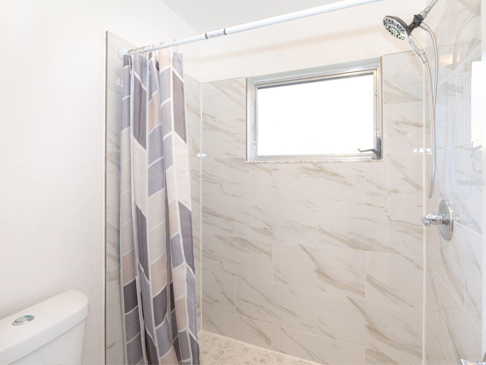 VENICE GARDENS - Residential Lease