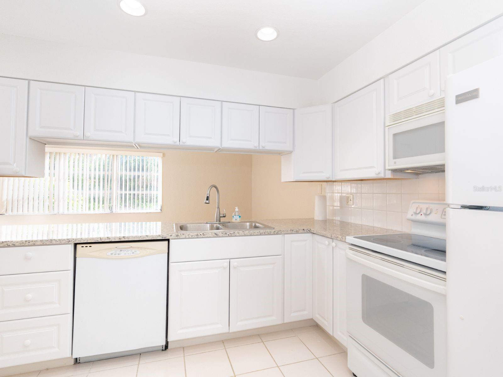 VENICE GARDENS - Residential Lease