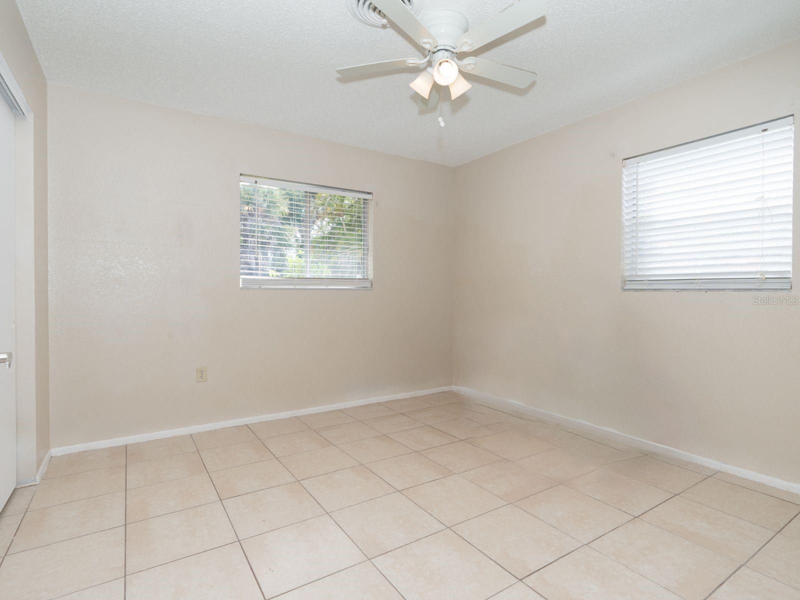 VENICE GARDENS - Residential Lease