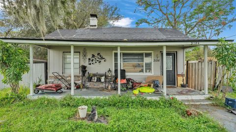 A home in LAKELAND