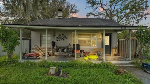 A home in LAKELAND