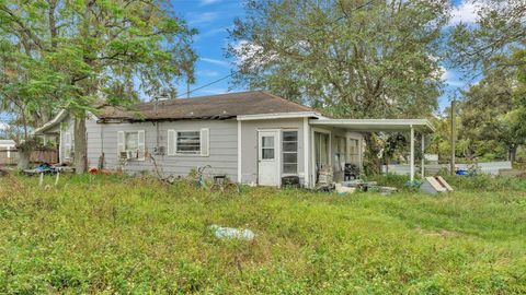 A home in LAKELAND