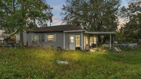 A home in LAKELAND