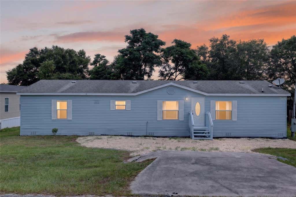 Photo of 225 Skyline Drive, Lady Lake, FL 32159 (MLS # G5114039)