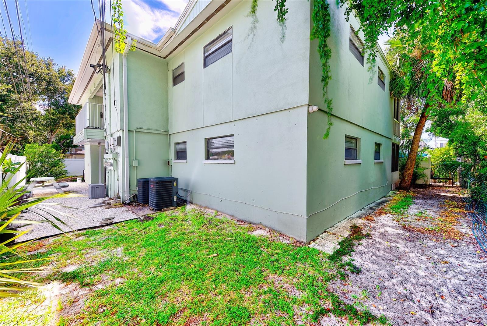 SUNSET BLUFF ESTATES - Residential Lease