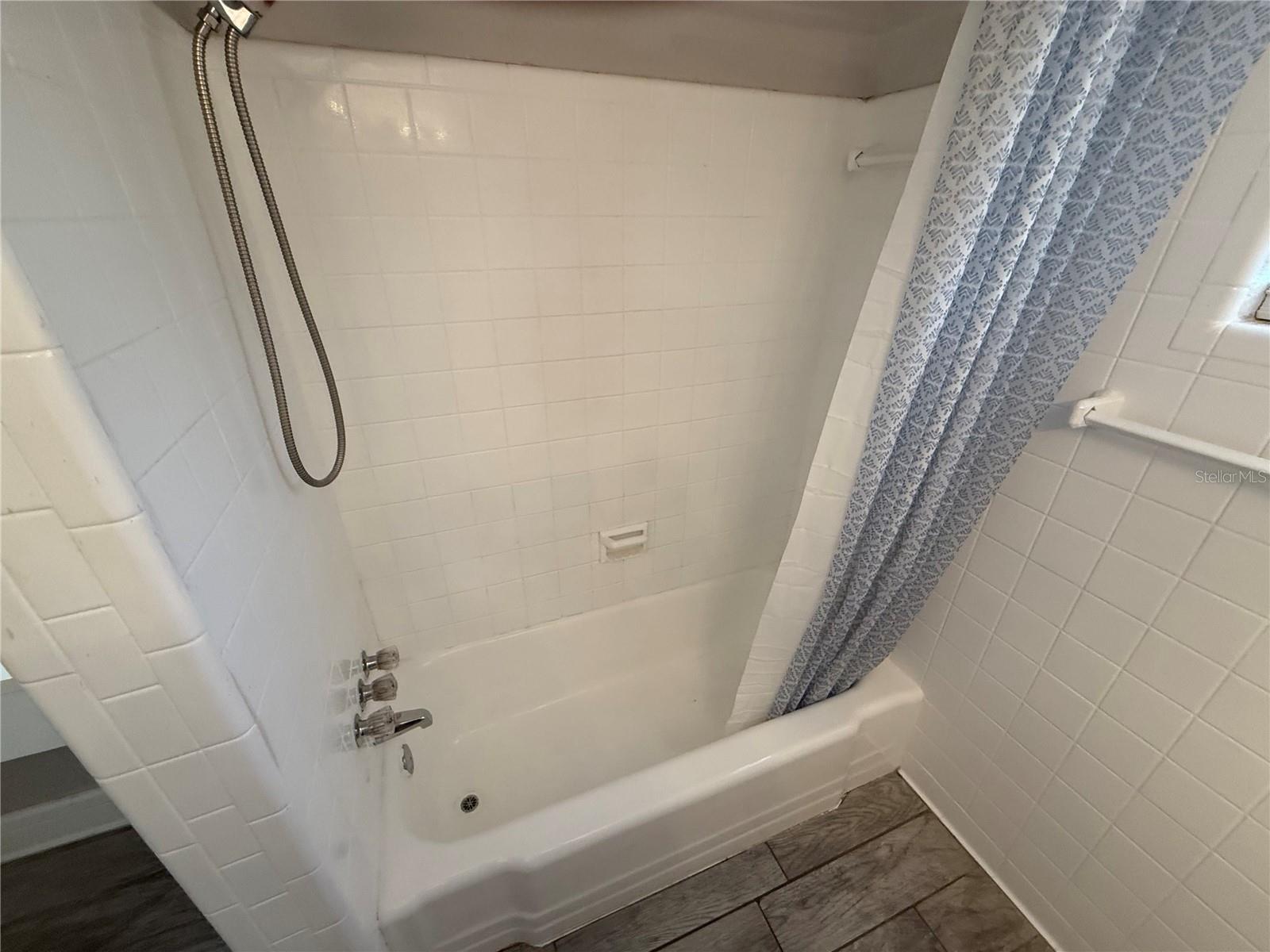 SUNSET BLUFF ESTATES - Residential Lease