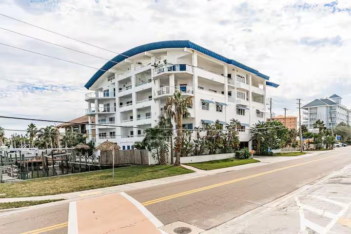 100 BAYSIDE DRIVE 101
